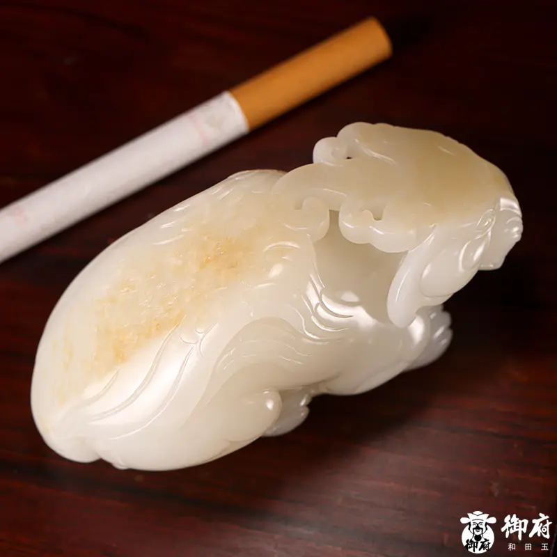 新疆和田玉洒金皮白玉籽玉把件 玉貔纳吉 204.8克